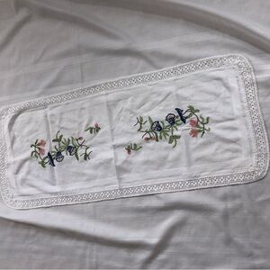 Vtg Jobelan Germany Embroidered Floral Table Runner